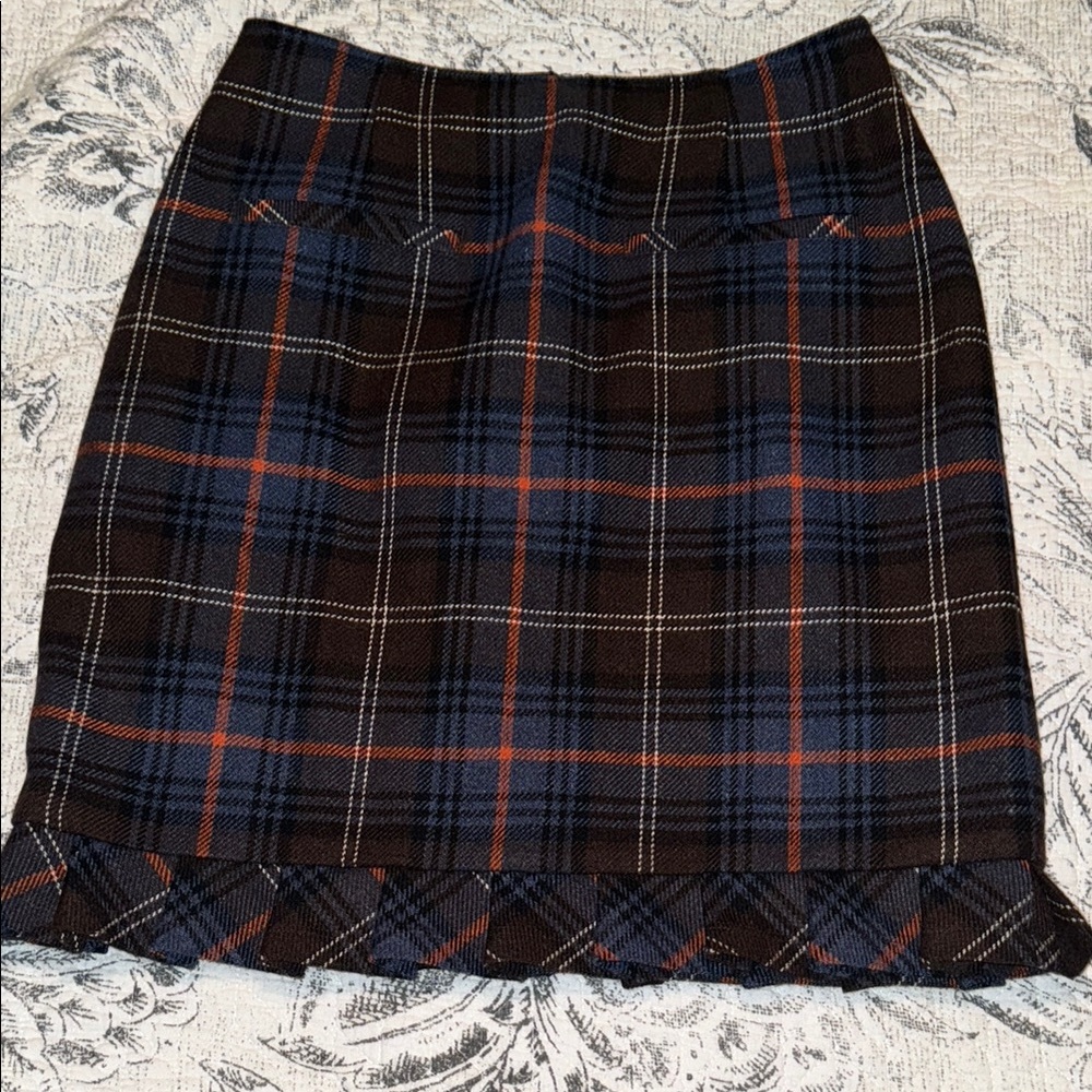 Like new ruffle hem CAbi wool blend pencil skirt